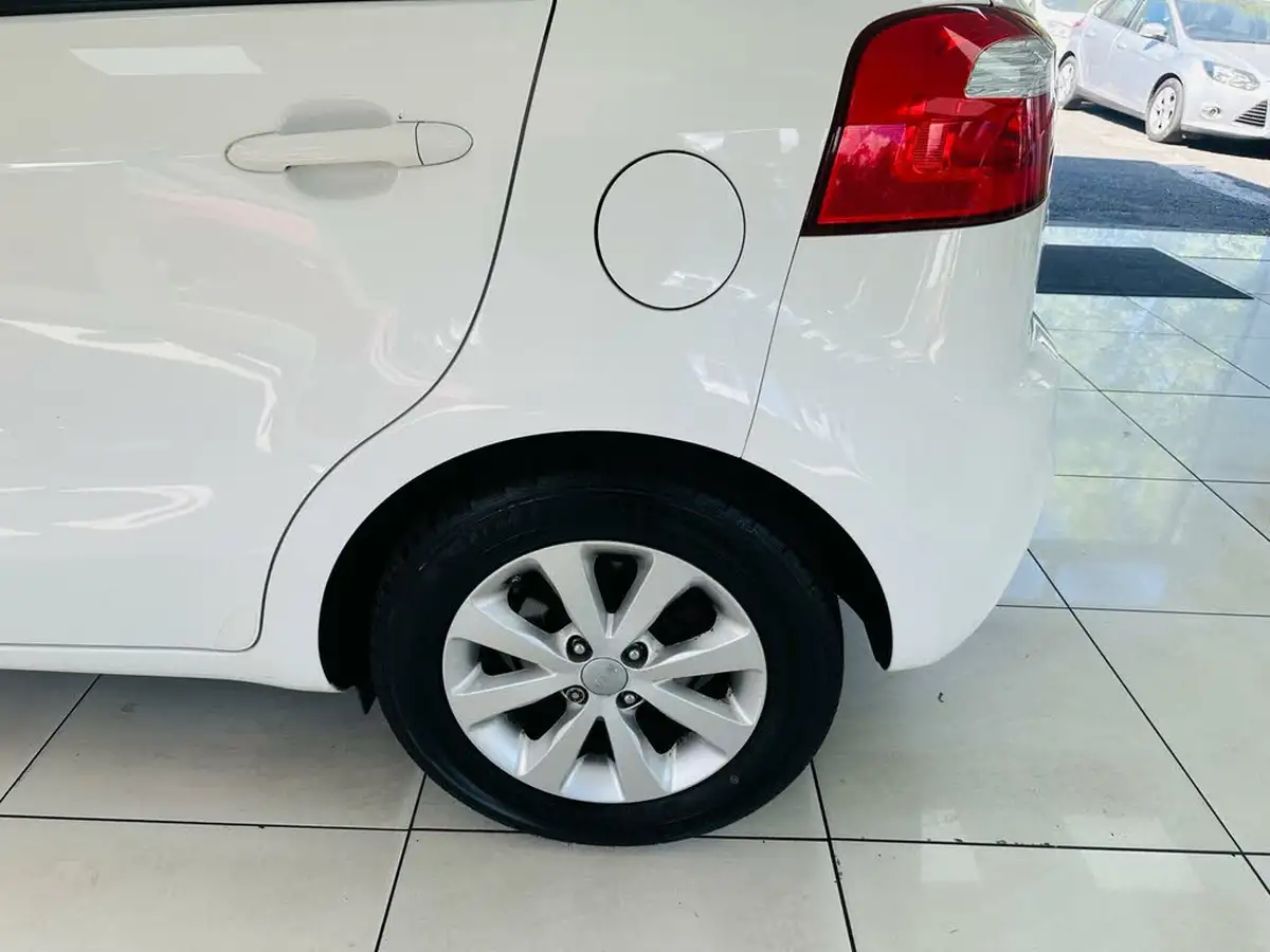 2014-kia-rio-125-vr7-5d-big-33