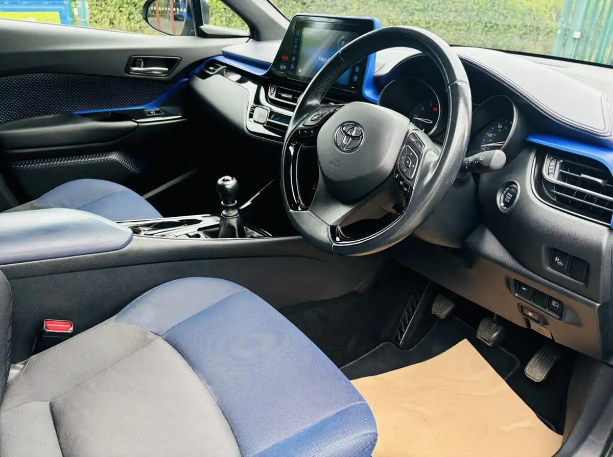 2017-toyota-c-hr-12-dynamic-big-17