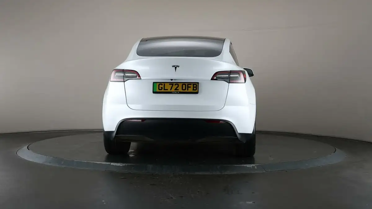 2022-tesla-model-y-e-rwd-big-32