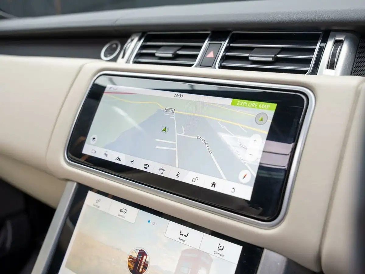 2021-land-rover-range-rover-30-p400-vogue-se-big-13