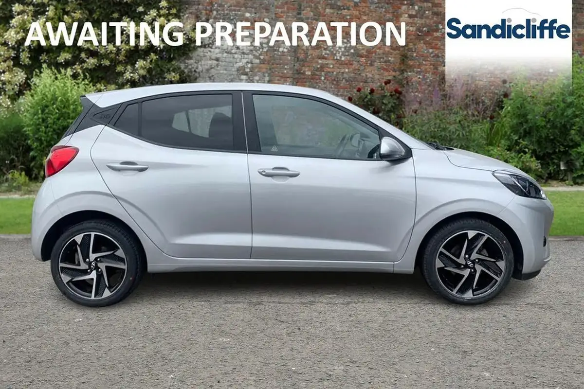 2022-hyundai-i10-12-premium-auto-big-1