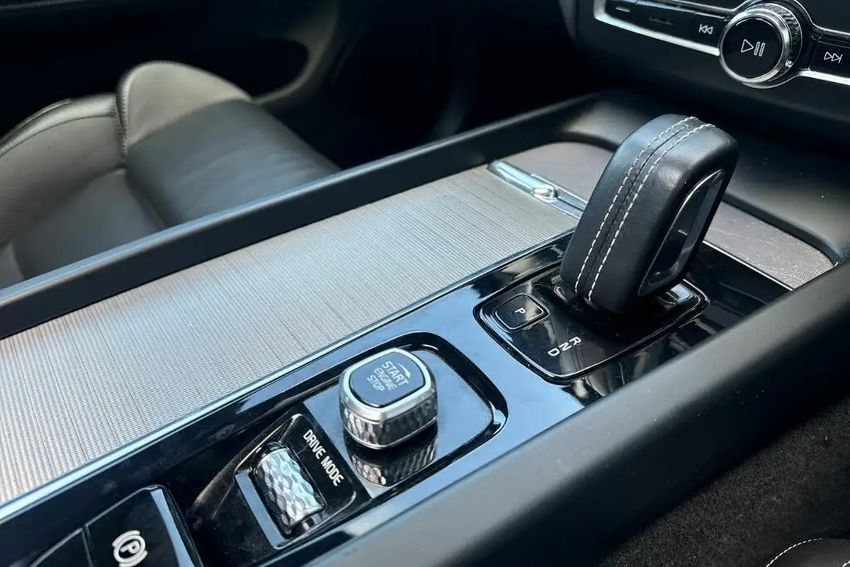2021-volvo-xc60-20-b5-r-design-pro-awd-big-12