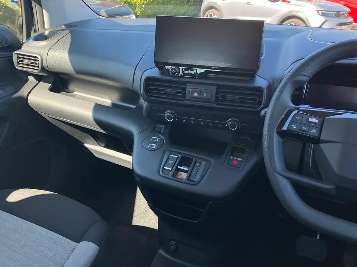 2024-citroen-berlingo-e-plus-m-size-big-19