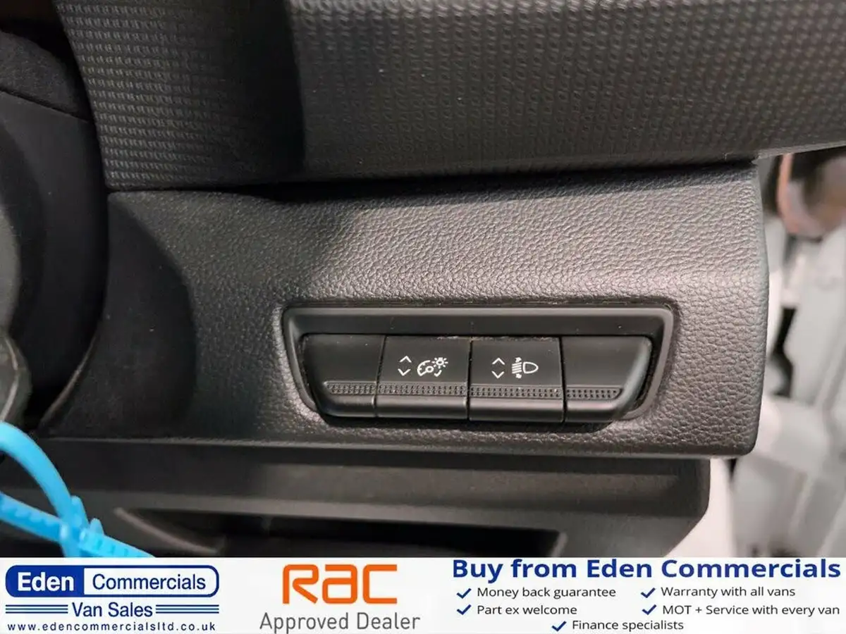 2022-renault-trafic-20dci-sl28-130-business-big-16