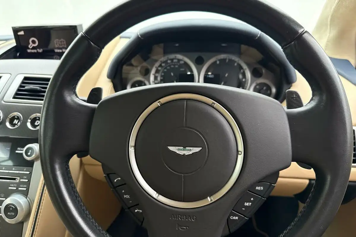 2015-aston-martin-db9-59-volante-big-10