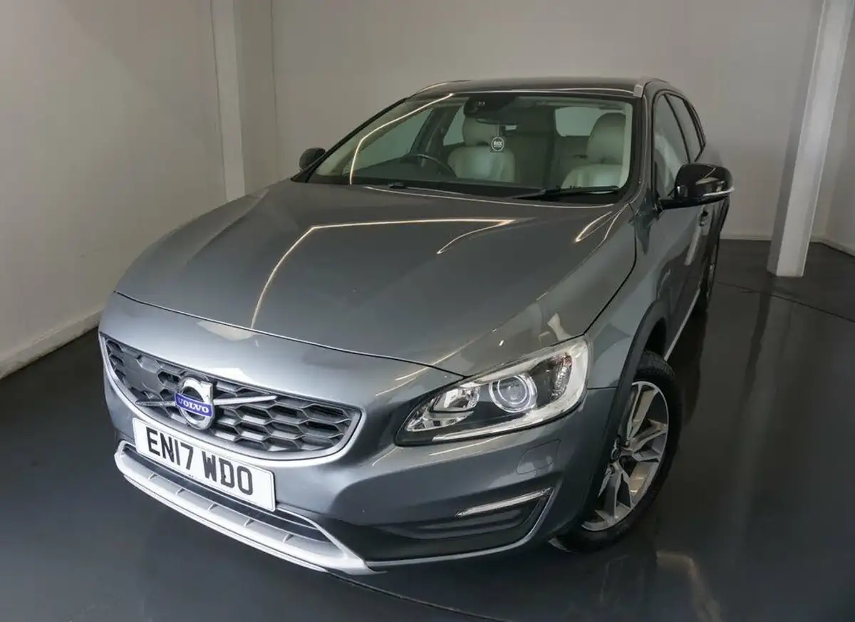 2017-volvo-v60-20td-d4-cross-country-lux-geartronic-big-0