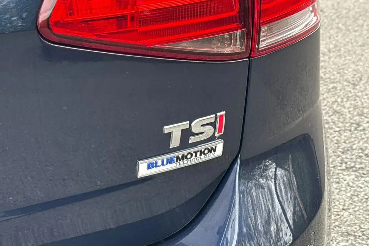 2016-volkswagen-golf-14-match-5d-big-29