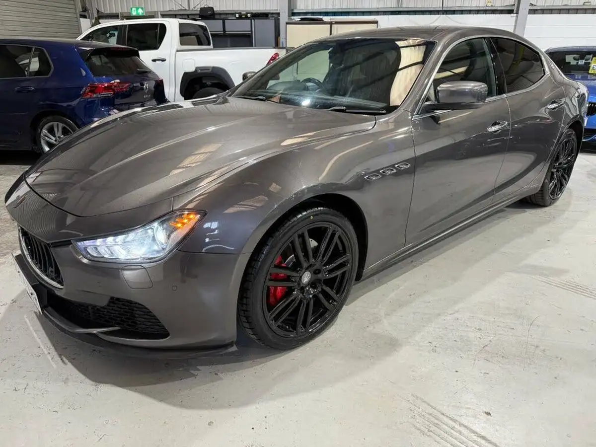 2014-maserati-ghibli-30td-big-6