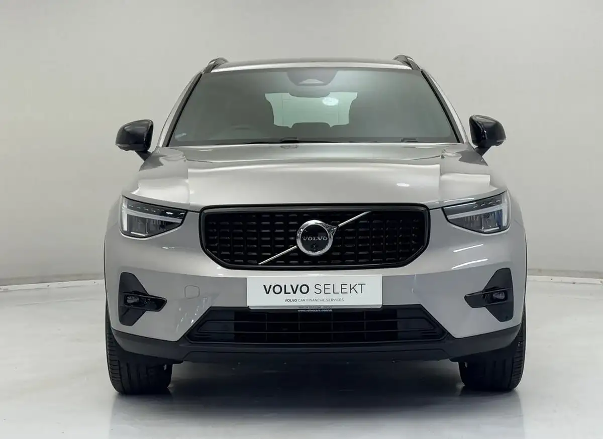 2023-volvo-xc40-20-b3-plus-big-2