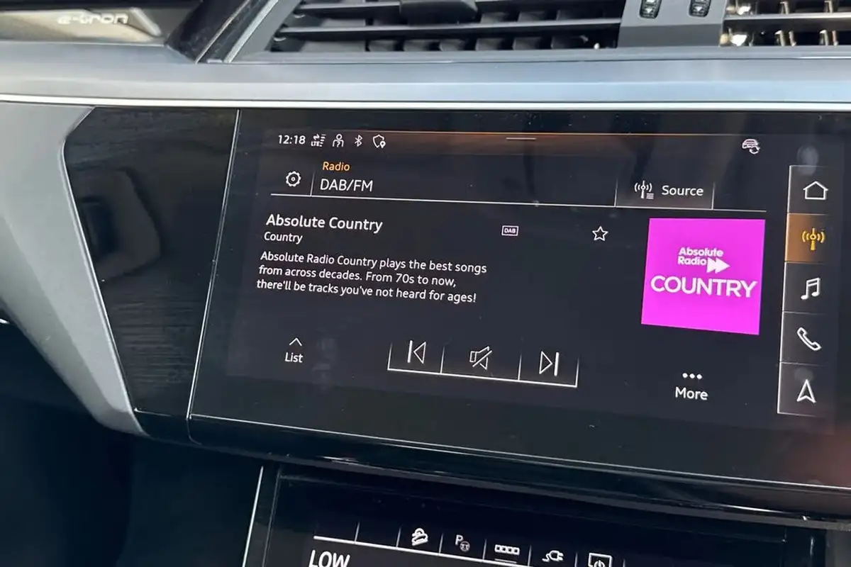 2022-audi-e-tron-50e-technik-station-wagon-big-38