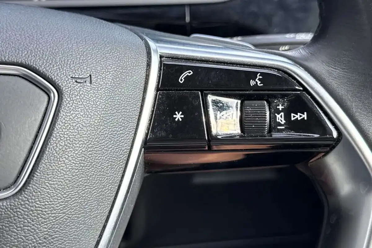 2022-audi-e-tron-50e-technik-station-wagon-big-34