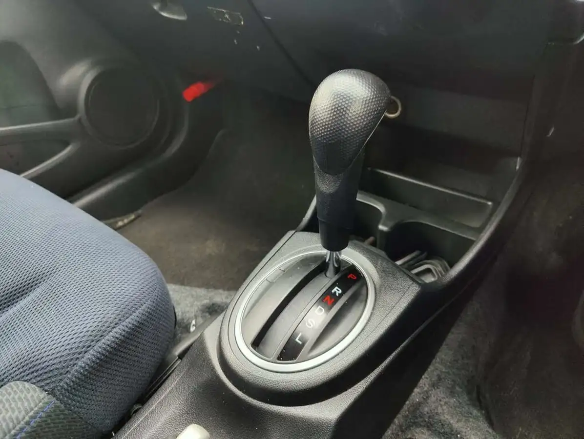 2013-honda-jazz-big-47