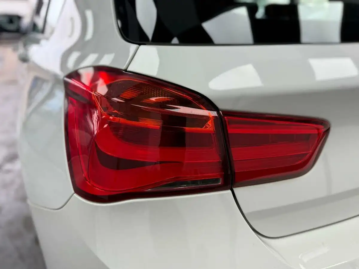2016-bmw-1-series-15-118i-sport-5d-big-23