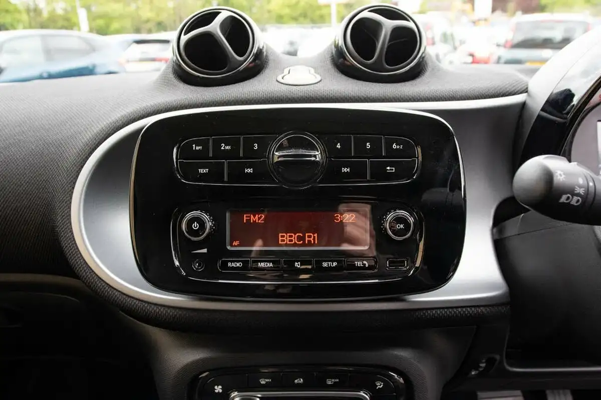 2016-smart-fortwo-10-prime-71bhp-ss-coupe-twinamic-big-22