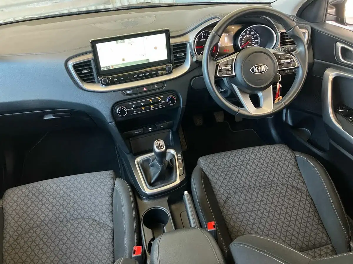 2021-kia-ceed-16crdi-2-nav-134bhp-48v-mhev-hatchback-big-40