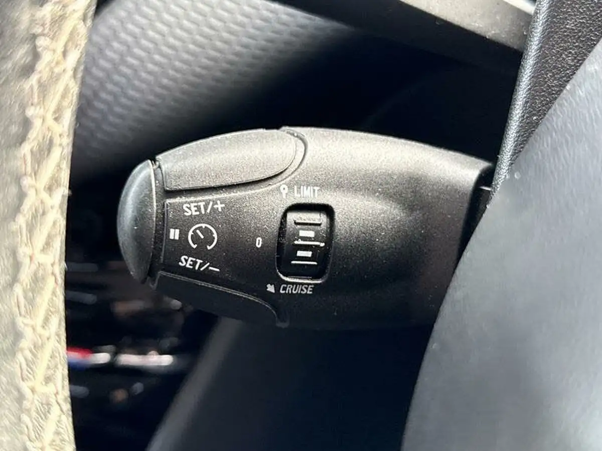 2019-peugeot-2008-suv-12-puretech-allure-130bhp-big-25
