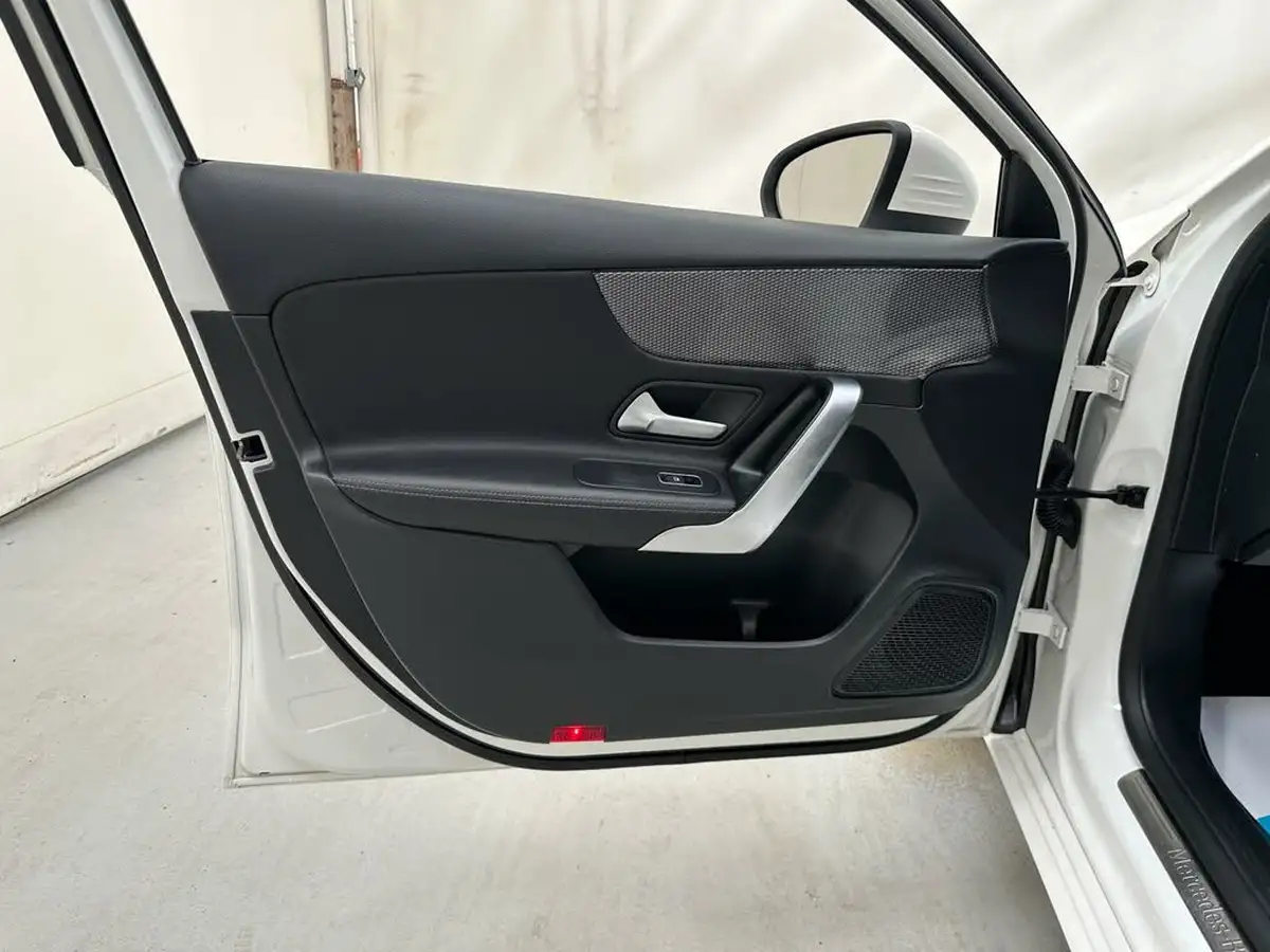 2019-mercedes-benz-a-class-15d-a180d-sport-hatchback-5d-7g-dct-big-31
