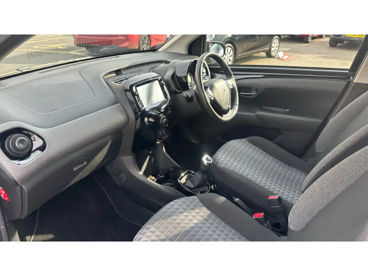 2021-peugeot-108-10-allure-hatchback-5d-big-8