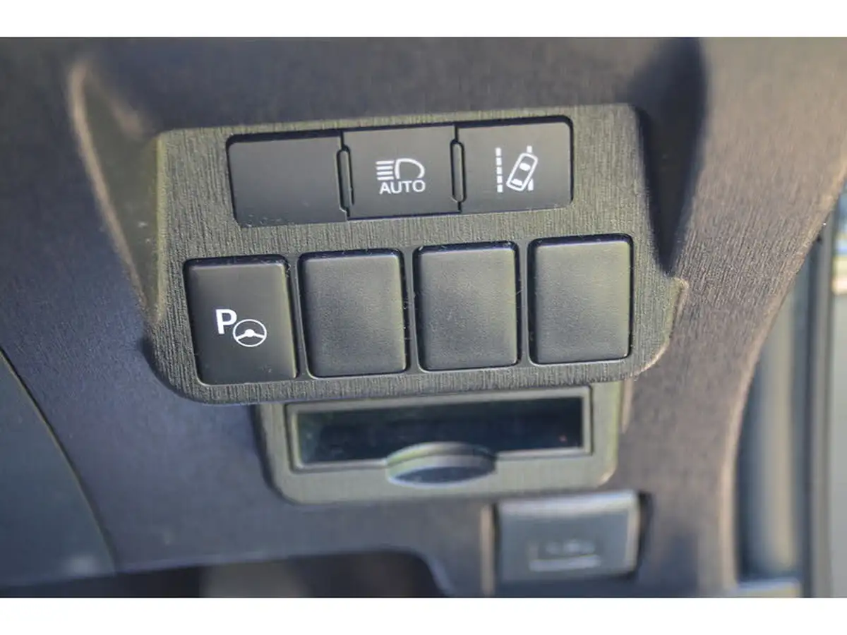 2019-toyota-prius-18-vvt-i-excel-big-19