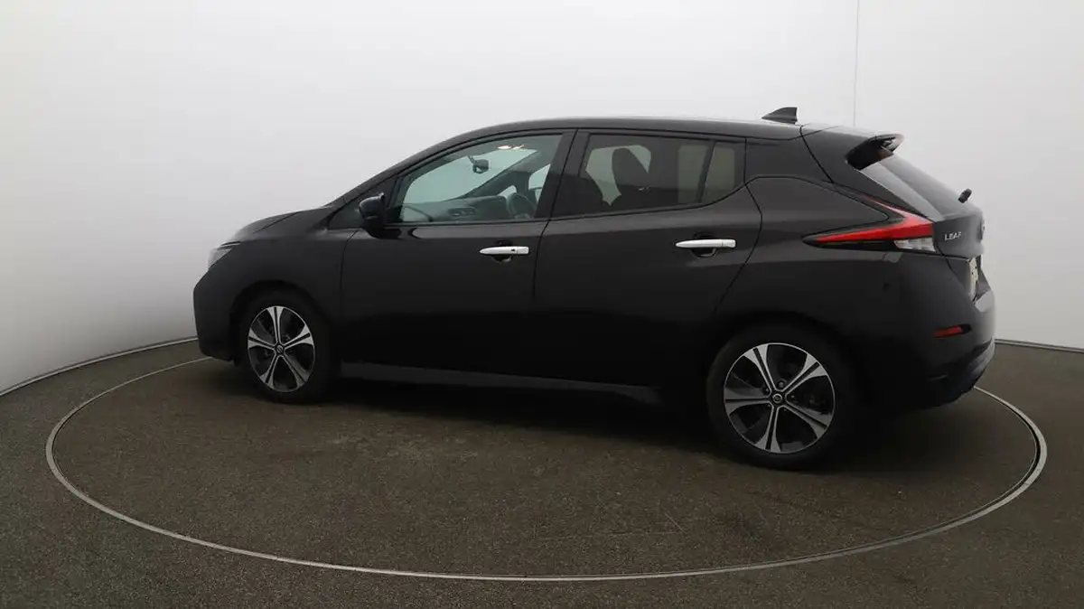 2021-nissan-leaf-e-tekna-big-40