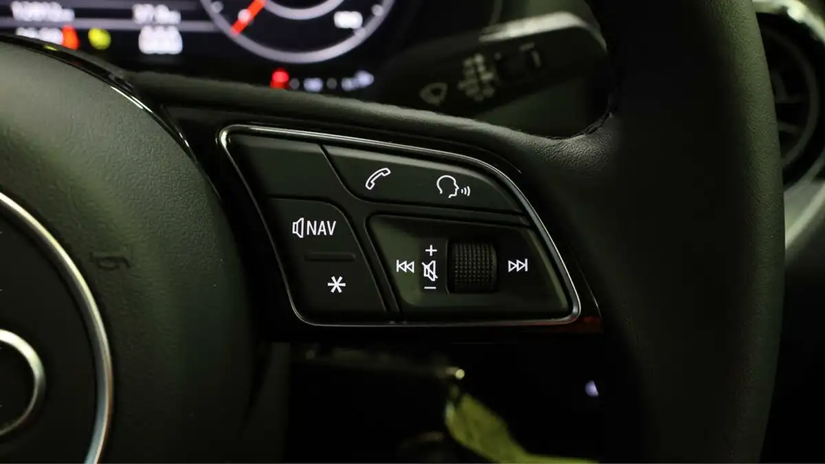 2023-audi-q2-10-30-tfsi-sport-big-23
