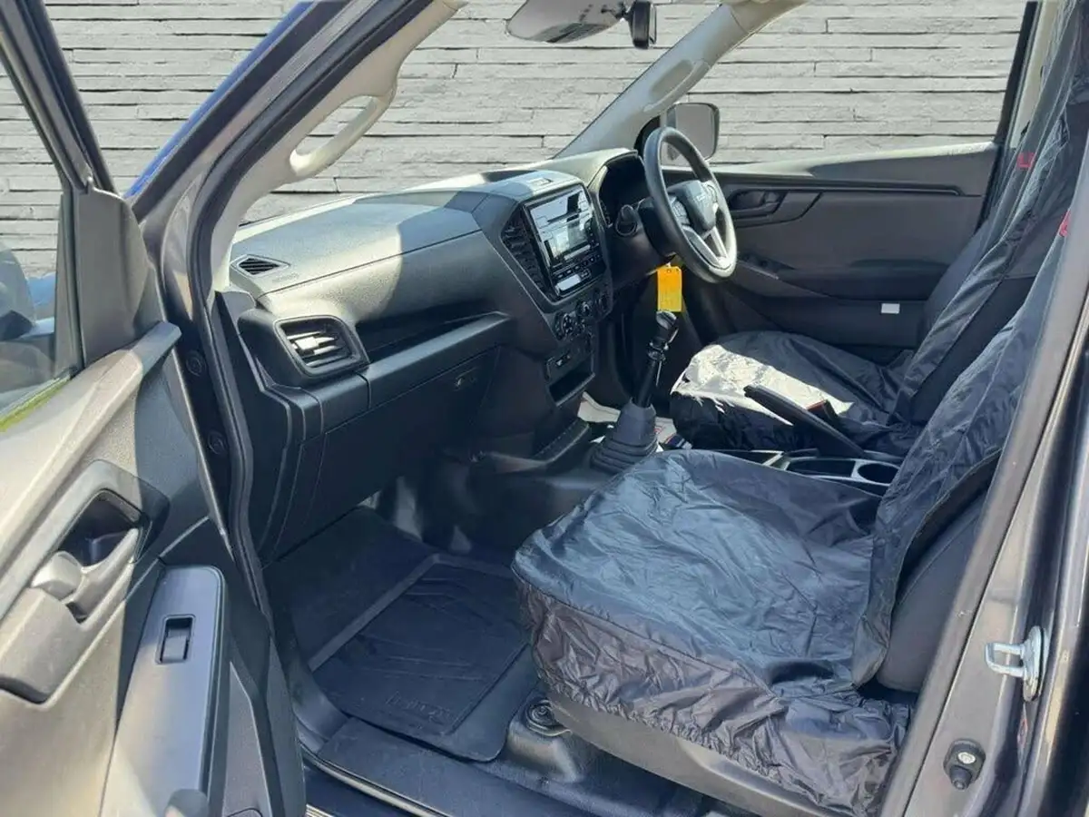 2022-isuzu-d-max-19td-utility-4x4-double-pickup-big-17