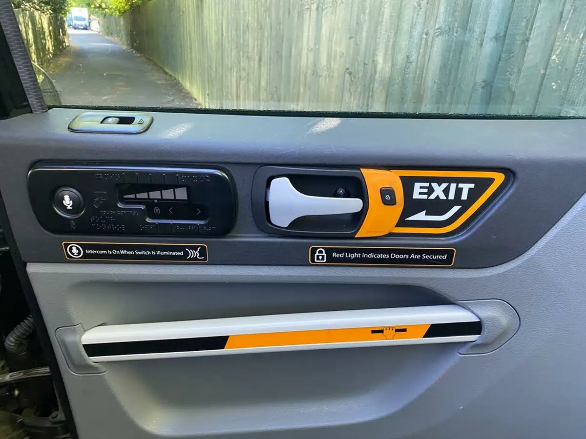 2023-levc-tx-15-vista-taxi-big-5