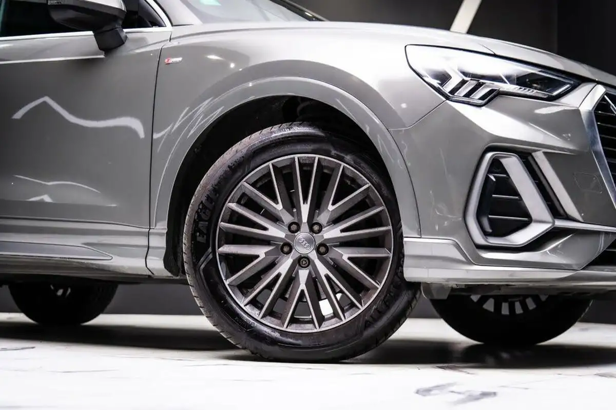 2019-audi-q3-20-40-tfsi-s-line-big-32
