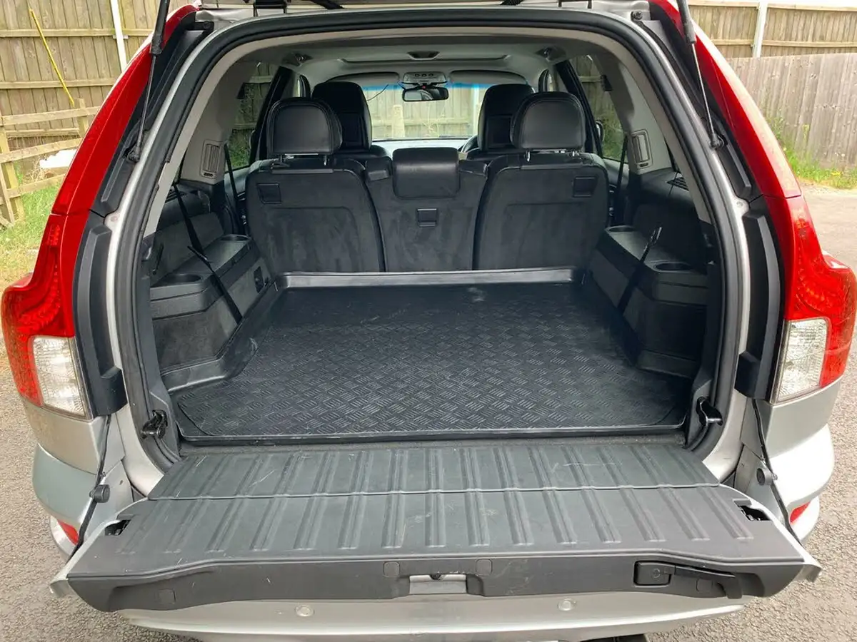 2012-volvo-xc90-24td-d5-r-design-200bhp-big-38