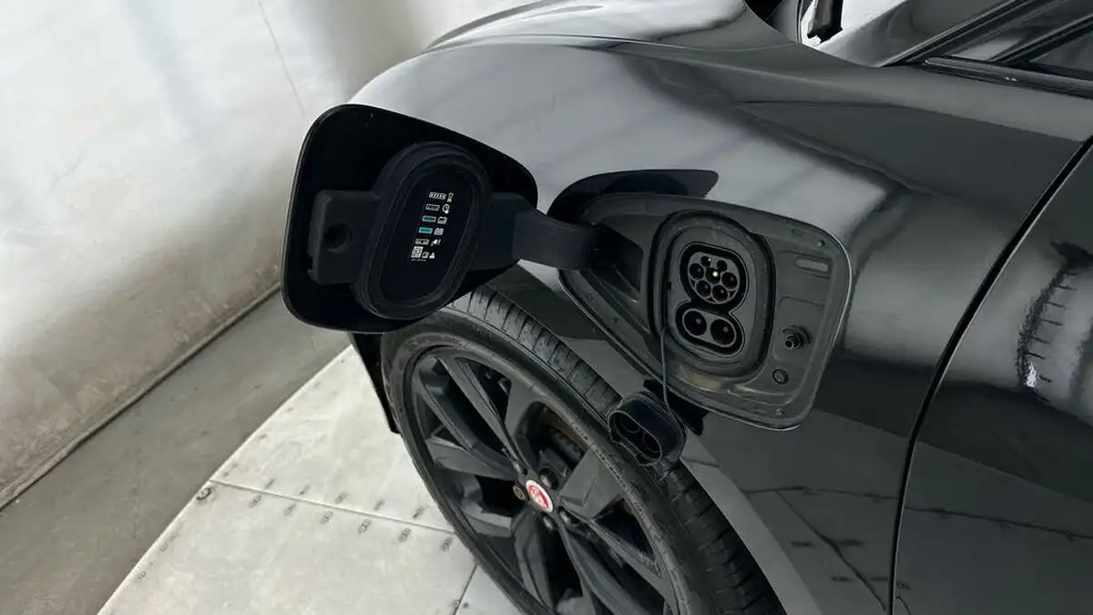 2021-jaguar-i-pace-ev400-hse-big-20