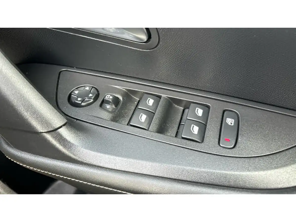 2024-peugeot-2008-suv-e-allure-136ps-50kwh-big-20