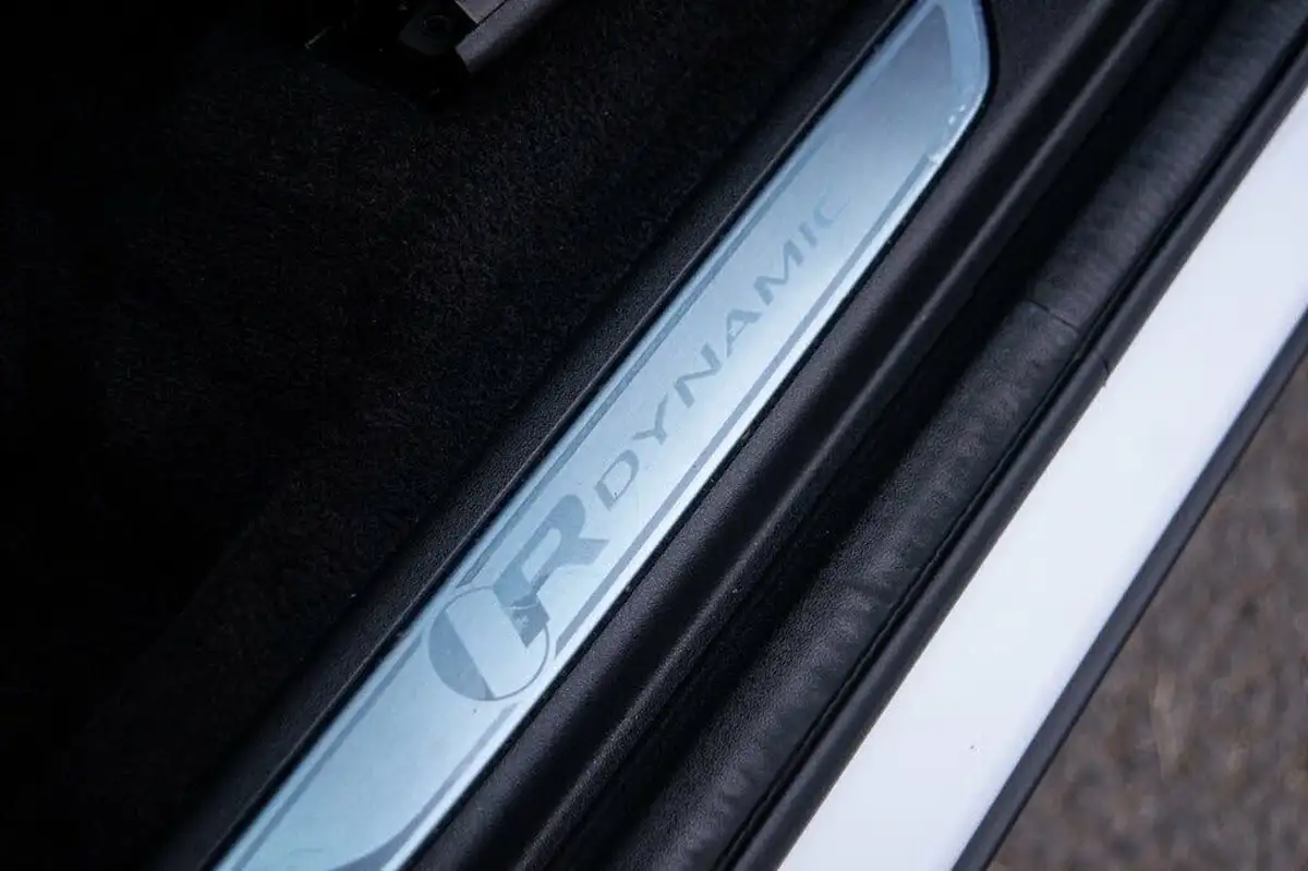 2021-jaguar-e-pace-20-d165-r-dynamic-se-big-26