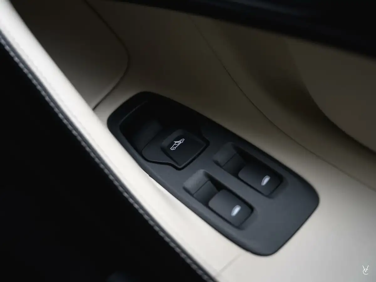 2016-mclaren-570s-38-big-29
