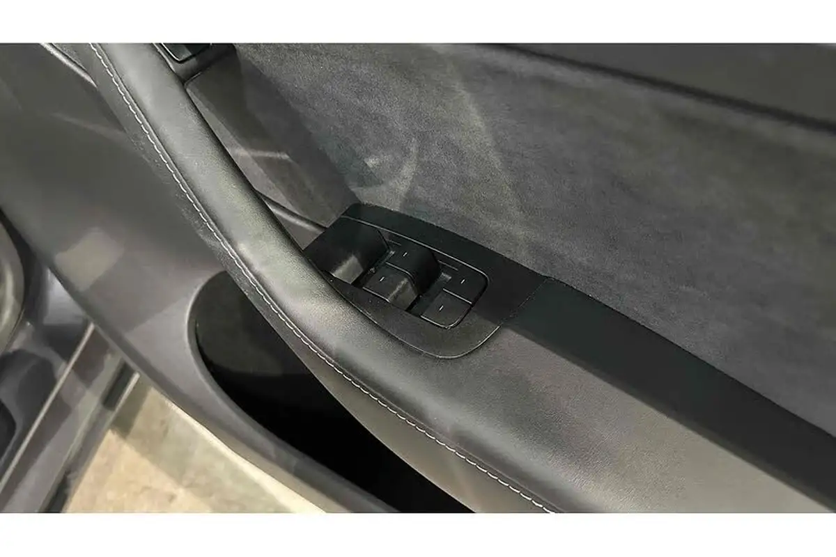 2022-tesla-model-y-e-long-range-big-29