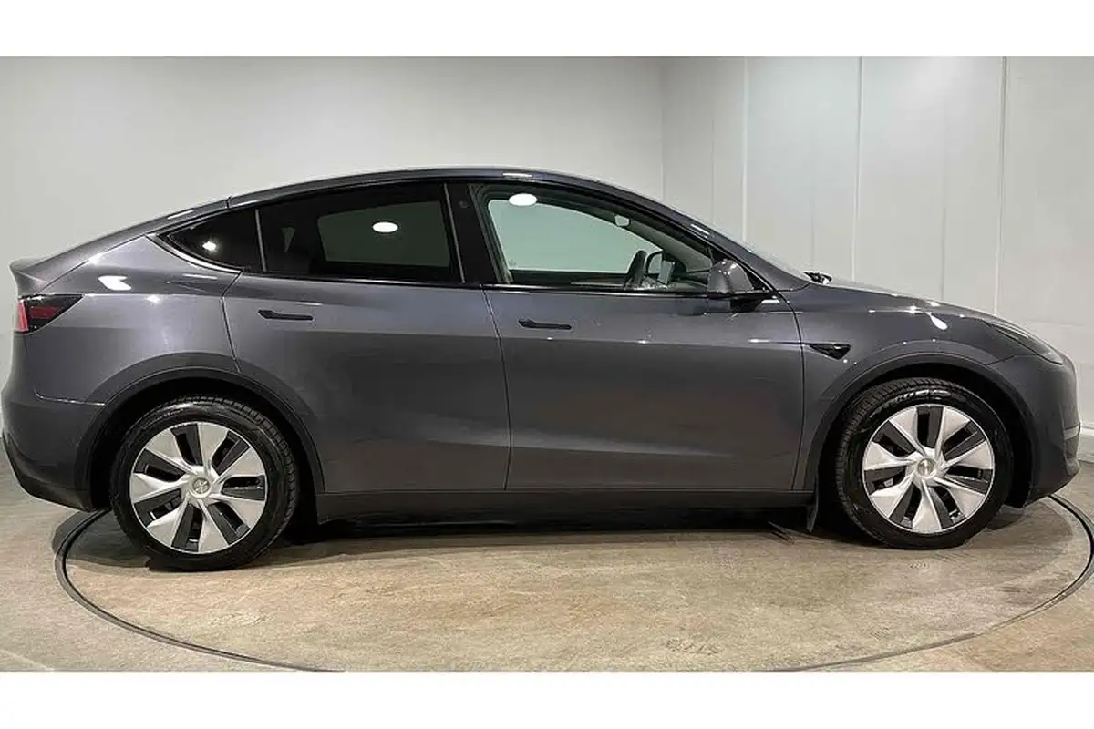 2022-tesla-model-y-e-long-range-big-3