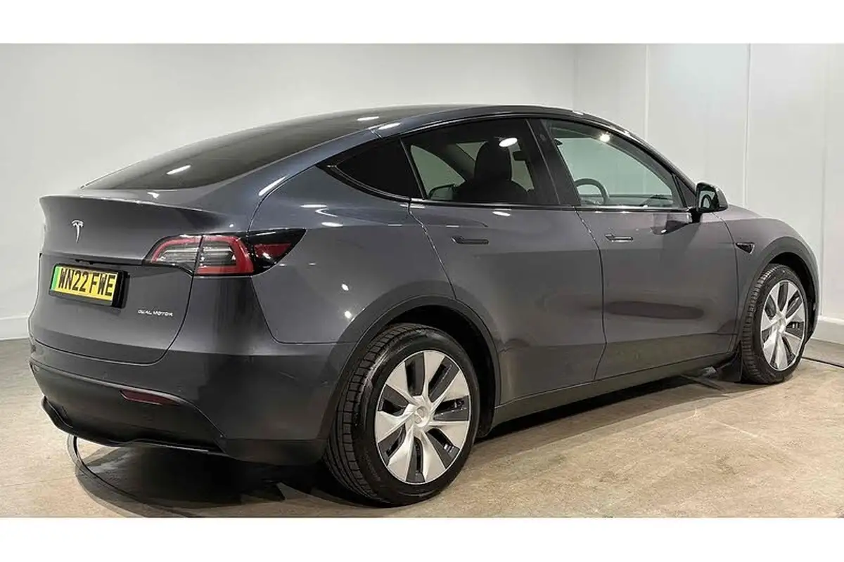 2022-tesla-model-y-e-long-range-big-7