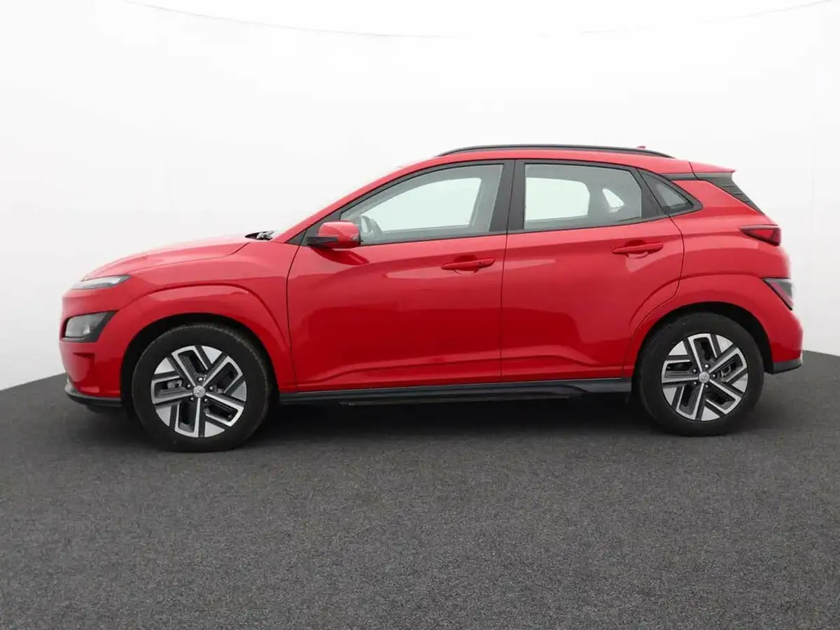 2022-hyundai-kona-e-se-connect-big-3