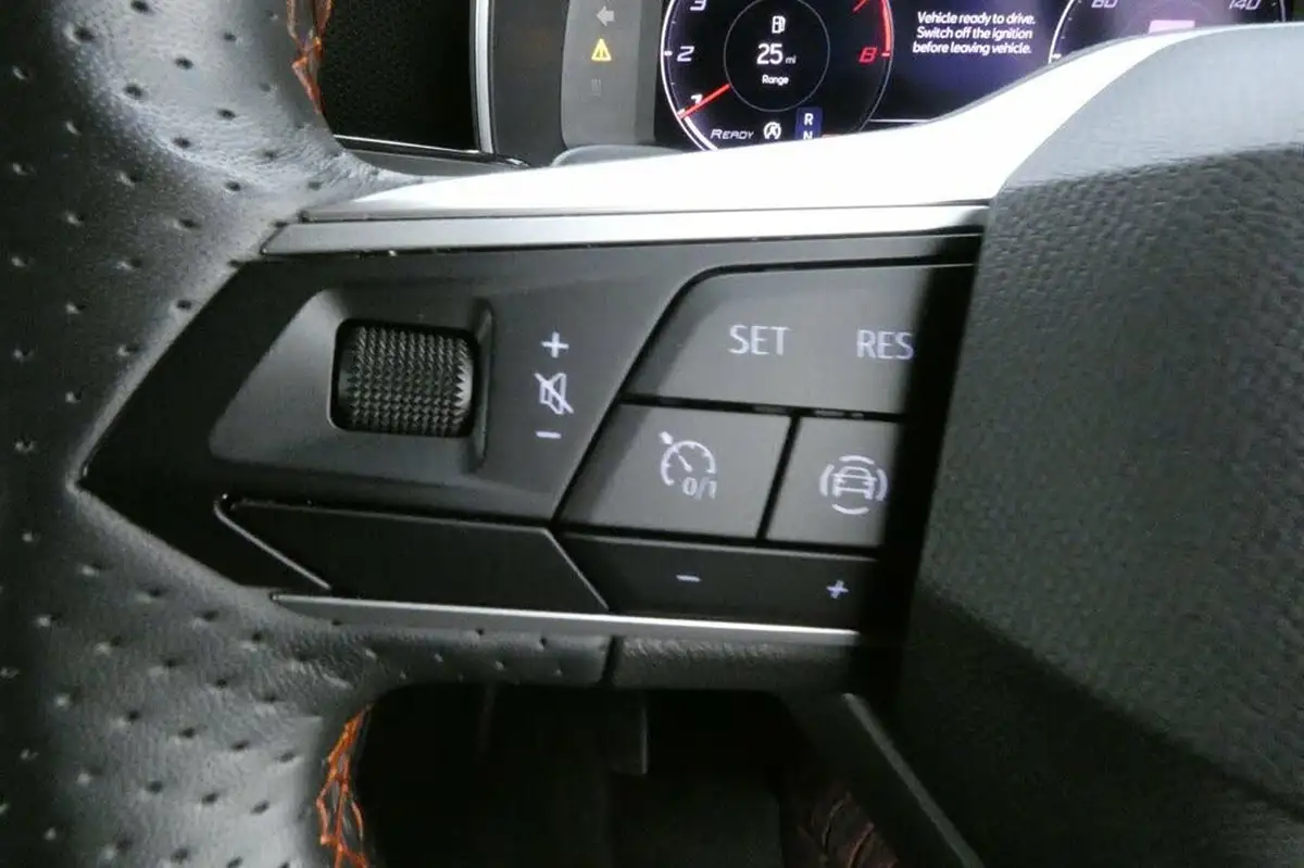 2022-seat-leon-big-12