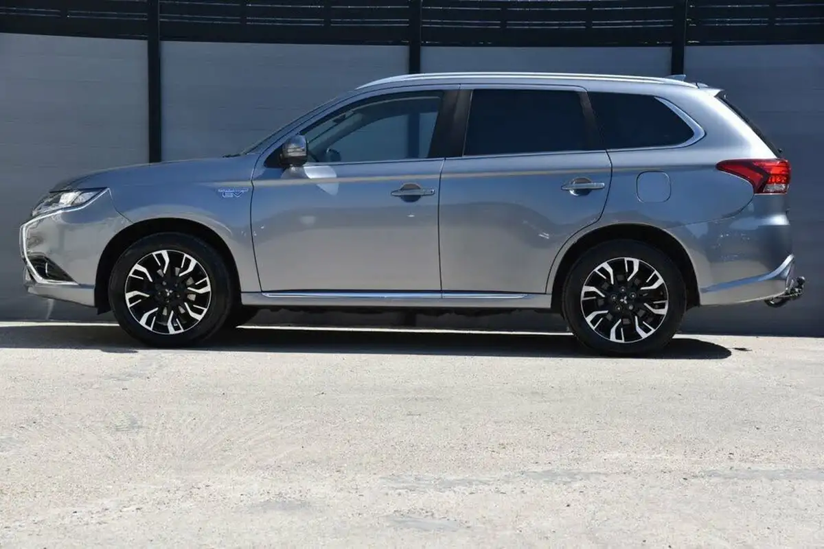 2018-mitsubishi-outlander-20-juro-phev-big-6