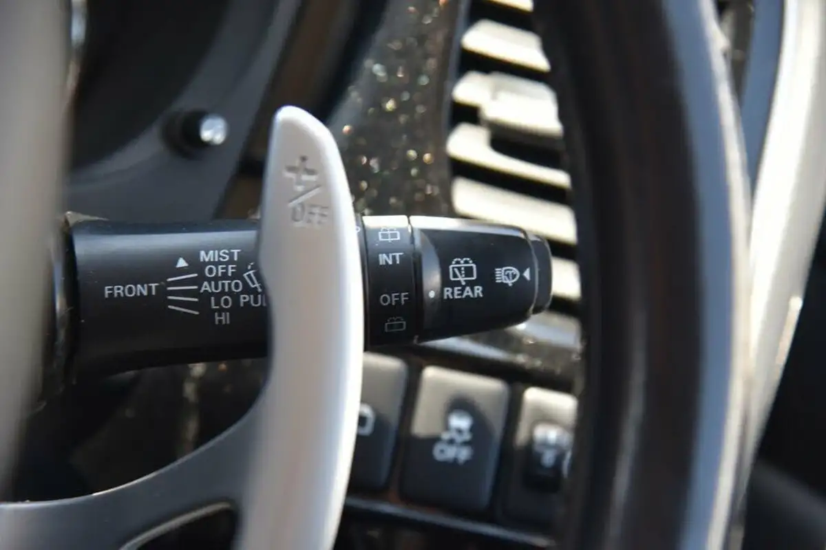 2018-mitsubishi-outlander-20-juro-phev-big-34