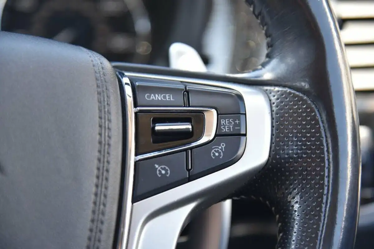 2018-mitsubishi-outlander-20-juro-phev-big-30