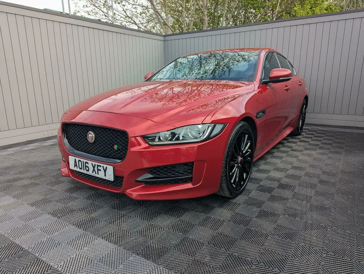 2016-jaguar-xe-20d-r-sport-180ps-auto-big-12