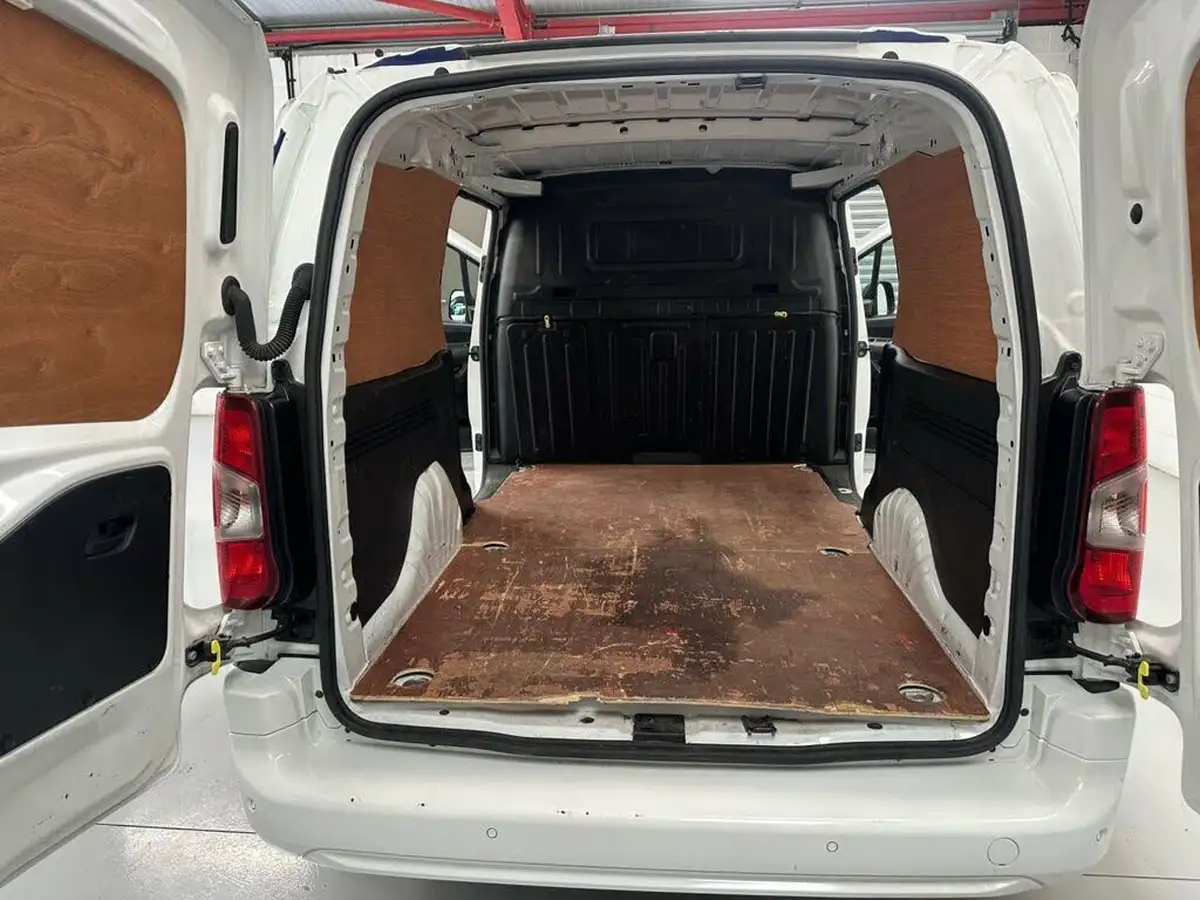 2021-vauxhall-combo-15cdti-sportive-2300-100pseu6dt-l2h1-panel-big-13