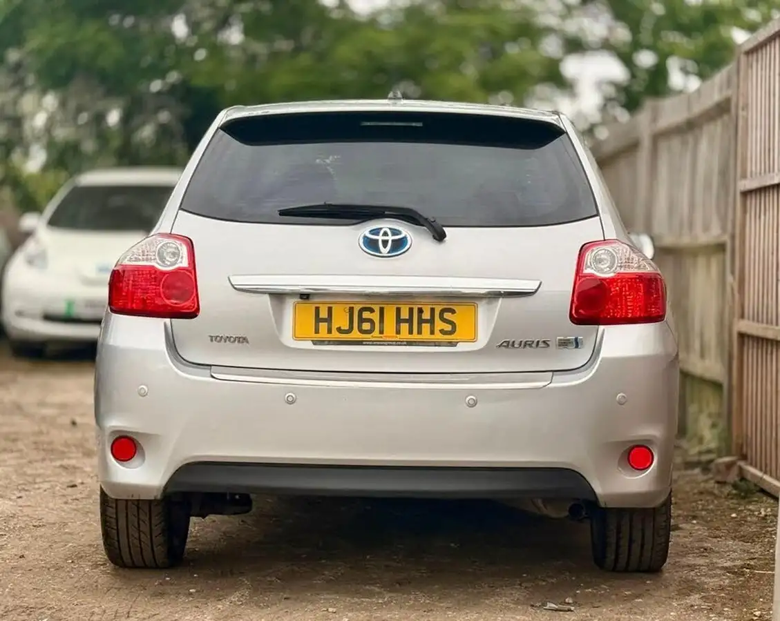 2011-toyota-auris-18-vvt-i-hsd-t-spirit-1794cc-big-6