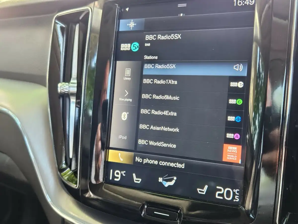 2018-volvo-xc60-20td-d4-momentum-pro-awd-geartronic-big-47