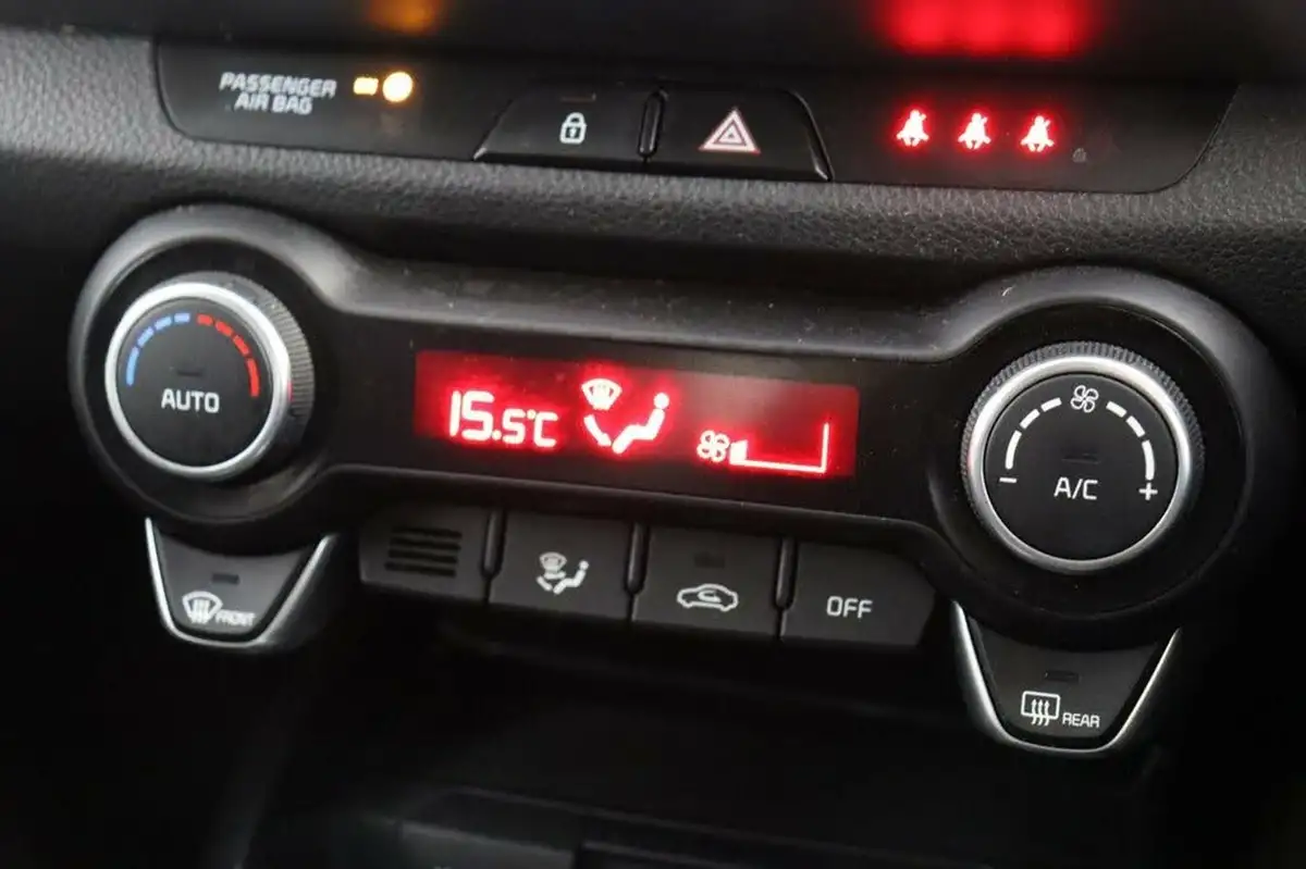 2021-kia-stonic-10-t-gdi-connect-big-26