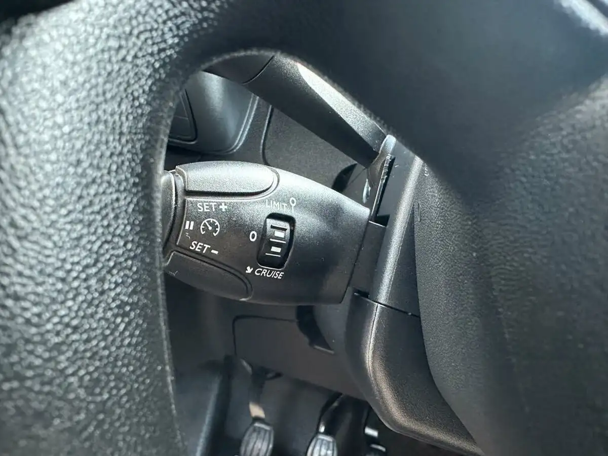 2019-peugeot-partner-16bluehdi-1000-professional-big-26