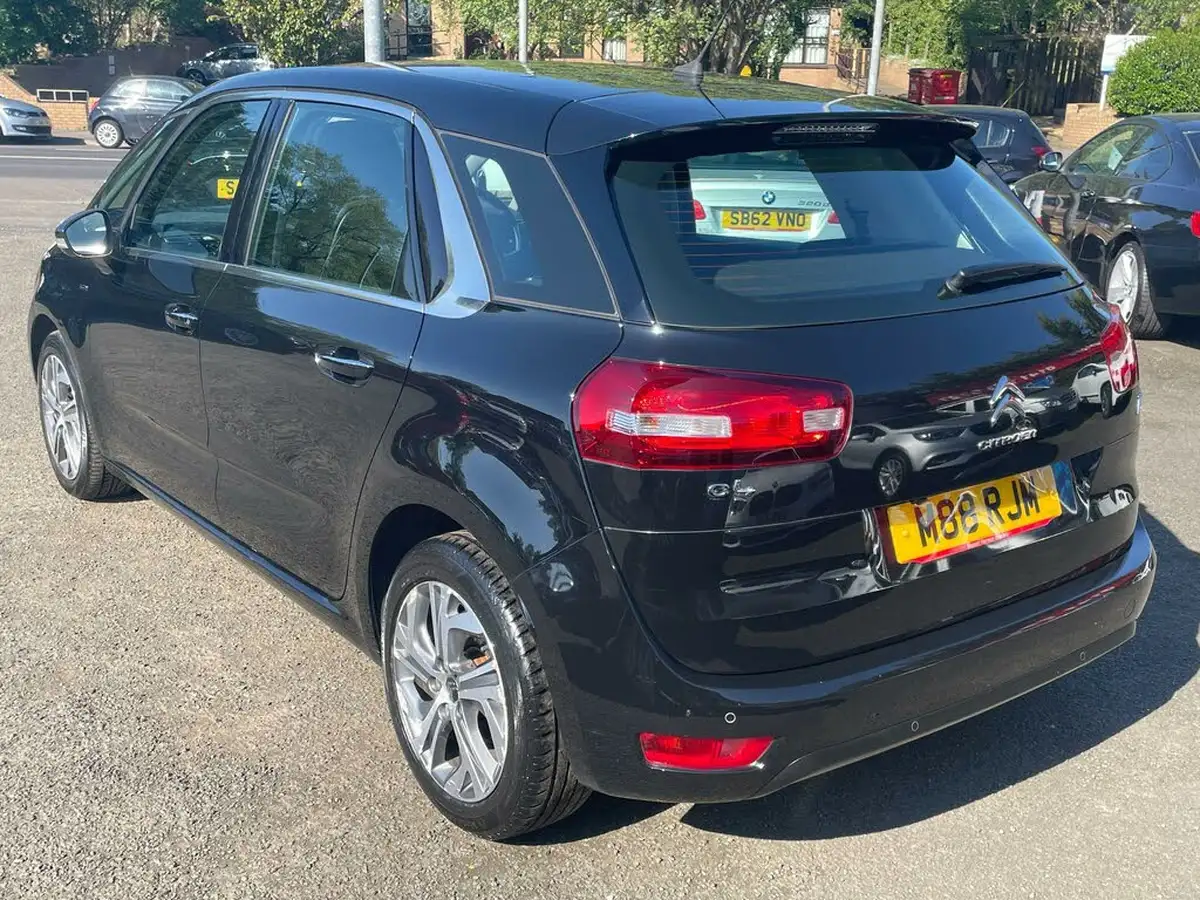 2015-citroen-c4-picasso-16e-hdi-exclusive-big-3