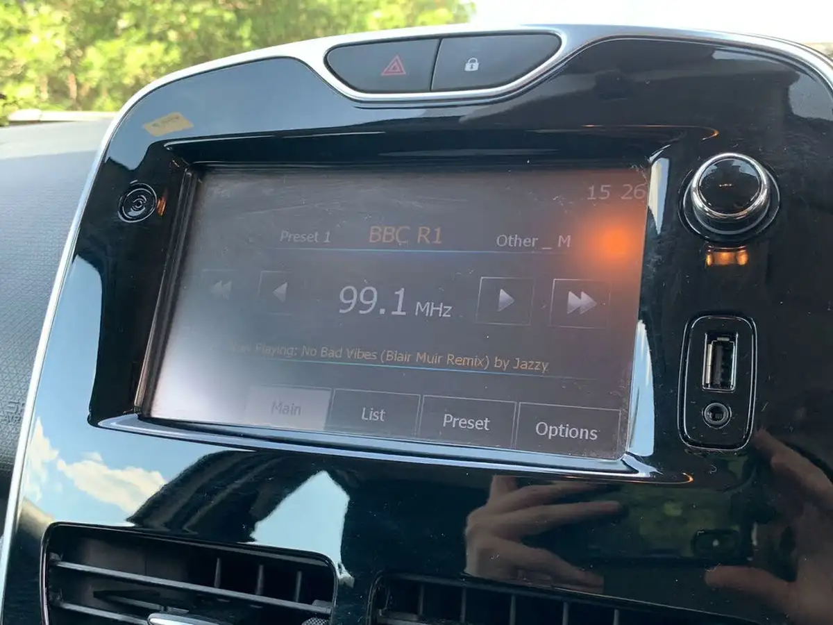 2015-renault-clio-09-tce-dynamique-nav-big-20
