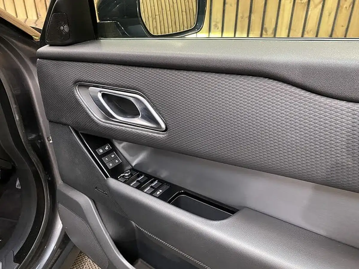 2019-land-rover-range-rover-velar-20-d180-r-dynamic-s-big-36